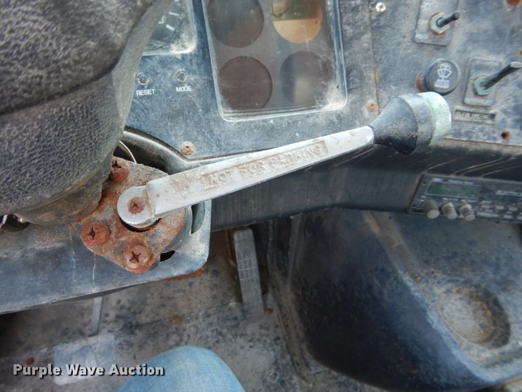 image for item HM9552 1994 White GMC WG  fertilizer delivery truck