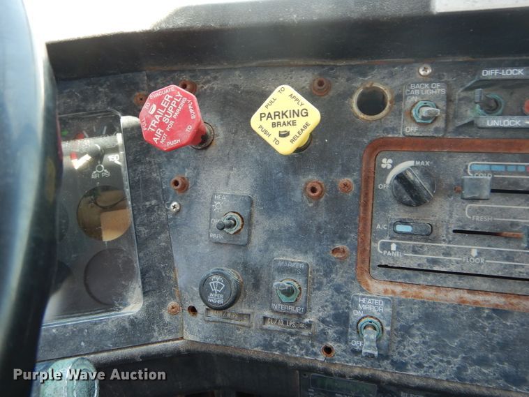 image for item HM9552 1994 White GMC WG  fertilizer delivery truck