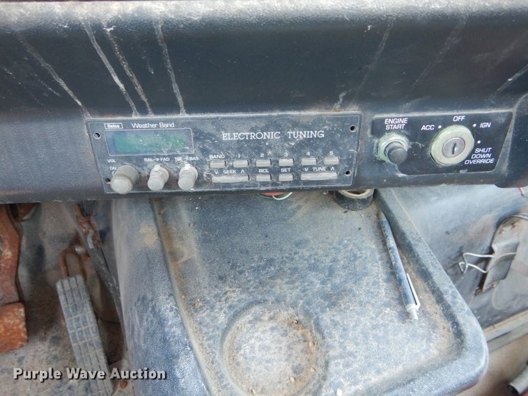 image for item HM9552 1994 White GMC WG  fertilizer delivery truck