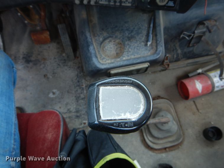 image for item HM9552 1994 White GMC WG  fertilizer delivery truck