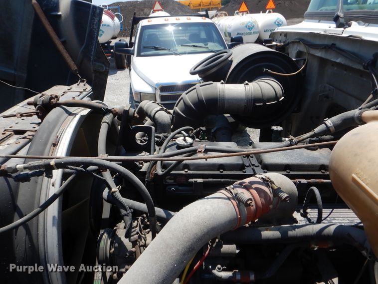 image for item HM9552 1994 White GMC WG  fertilizer delivery truck