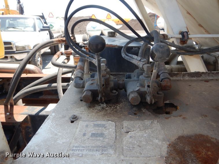 image for item HM9552 1994 White GMC WG  fertilizer delivery truck