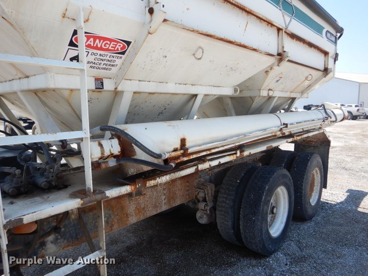 image for item HM9552 1994 White GMC WG  fertilizer delivery truck