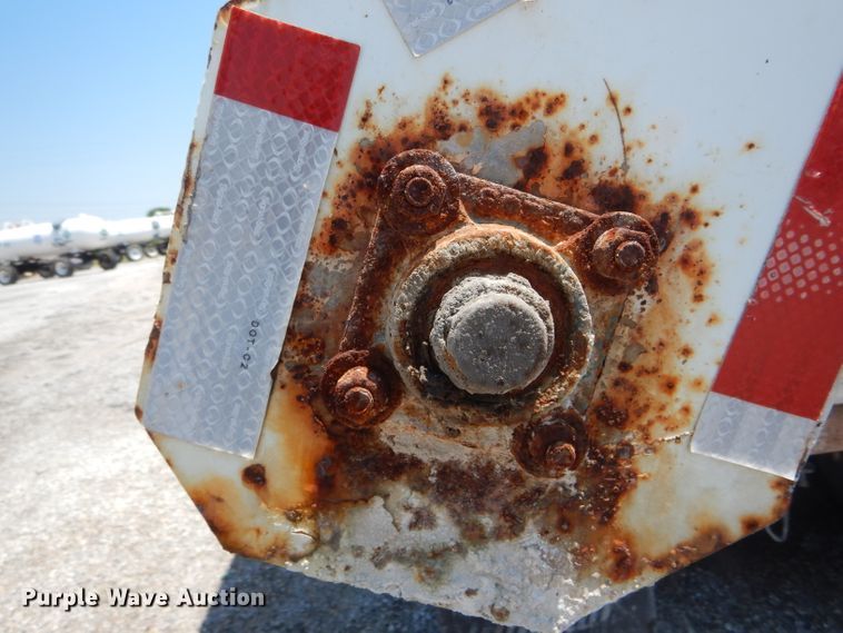 image for item HM9552 1994 White GMC WG  fertilizer delivery truck