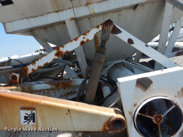 image for item HM9552 1994 White GMC WG  fertilizer delivery truck