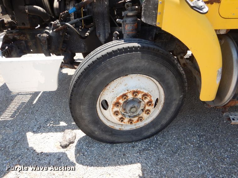 image for item HM9552 1994 White GMC WG  fertilizer delivery truck