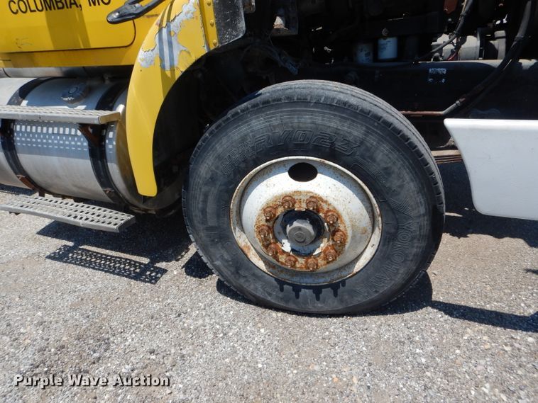 image for item HM9552 1994 White GMC WG  fertilizer delivery truck