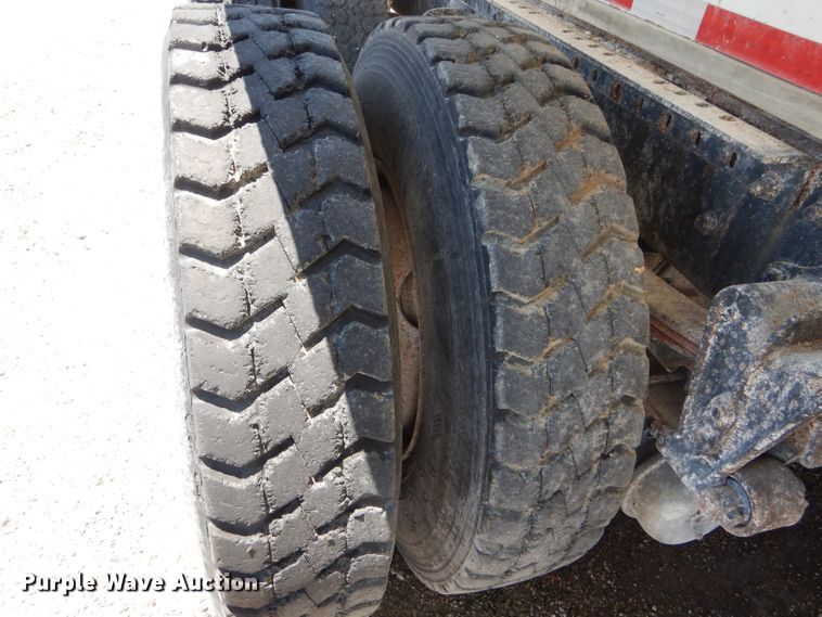 image for item HM9552 1994 White GMC WG  fertilizer delivery truck