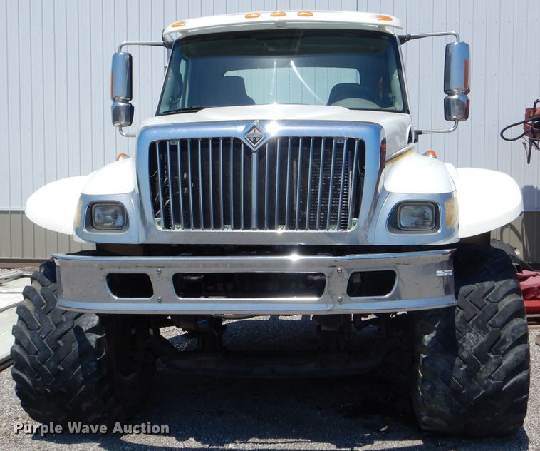 image for item HM9554 2007 International 7400  applicator truck chassis