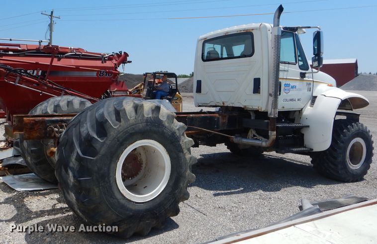 image for item HM9554 2007 International 7400  applicator truck chassis