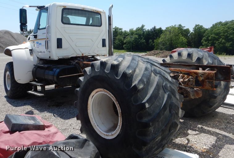 image for item HM9554 2007 International 7400  applicator truck chassis