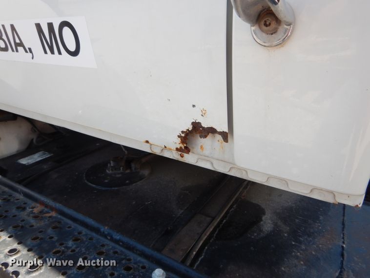 image for item HM9554 2007 International 7400  applicator truck chassis