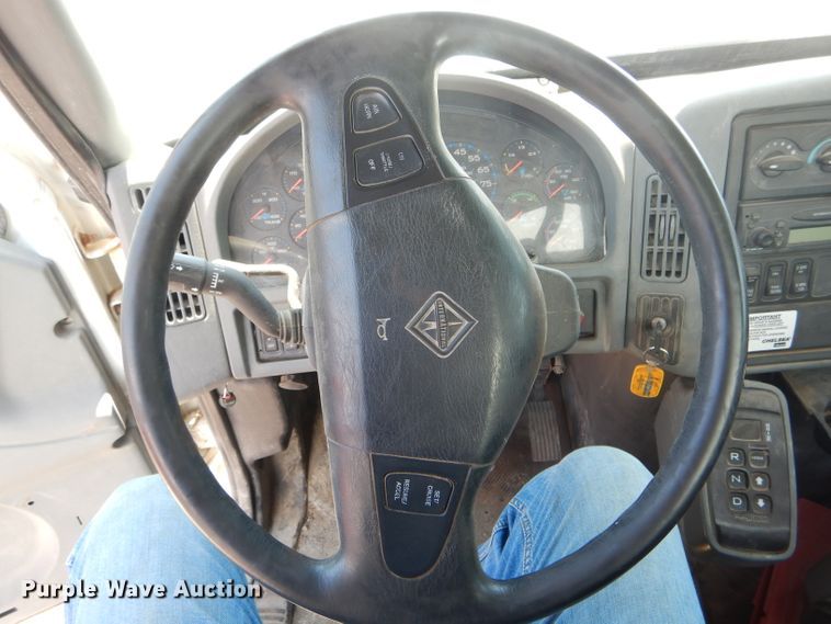 image for item HM9554 2007 International 7400  applicator truck chassis