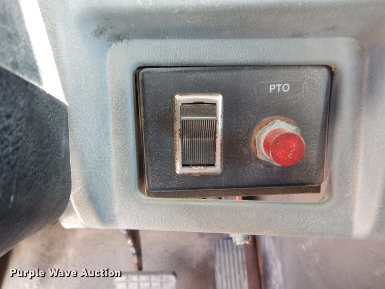 image for item HM9554 2007 International 7400  applicator truck chassis