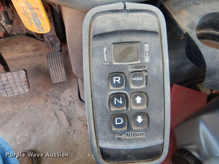 image for item HM9554 2007 International 7400  applicator truck chassis