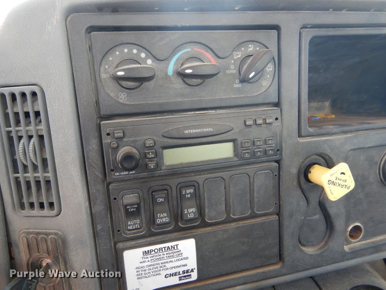 image for item HM9554 2007 International 7400  applicator truck chassis