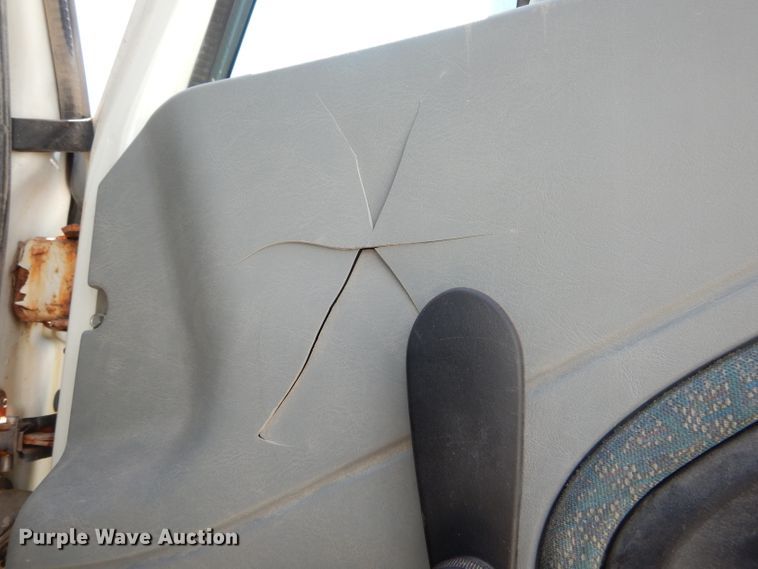 image for item HM9554 2007 International 7400  applicator truck chassis