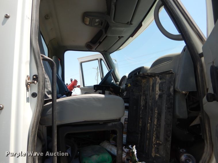 image for item HM9554 2007 International 7400  applicator truck chassis