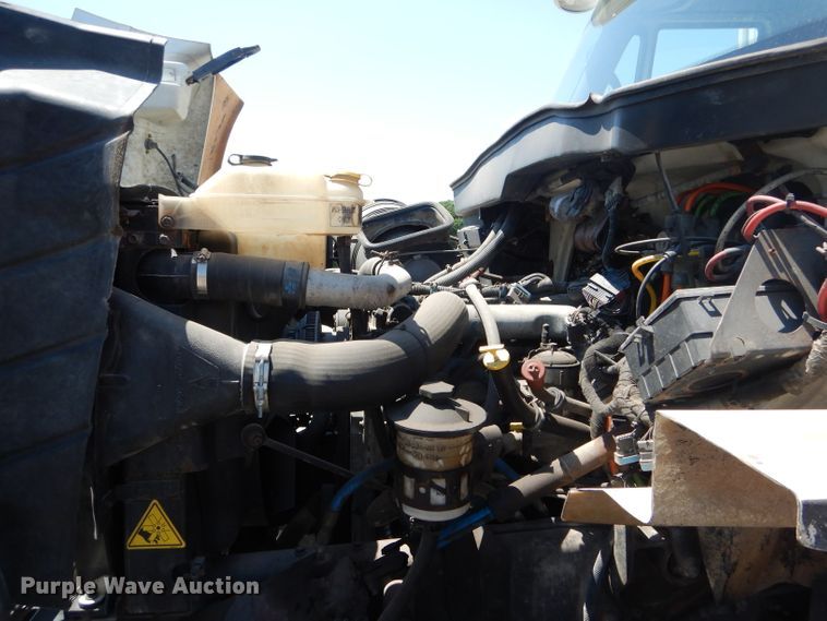 image for item HM9554 2007 International 7400  applicator truck chassis