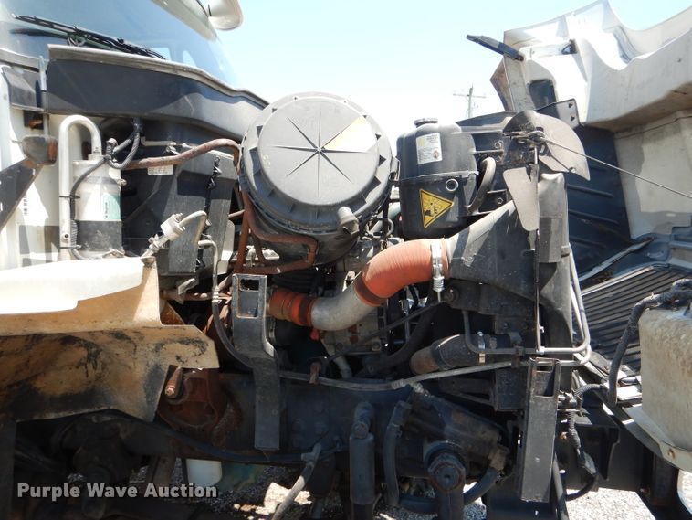 image for item HM9554 2007 International 7400  applicator truck chassis