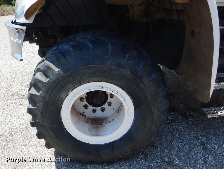 image for item HM9554 2007 International 7400  applicator truck chassis