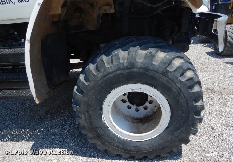 image for item HM9554 2007 International 7400  applicator truck chassis