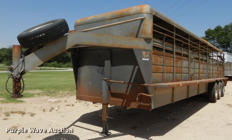 image for item HS9641 1993 WW livestock trailer