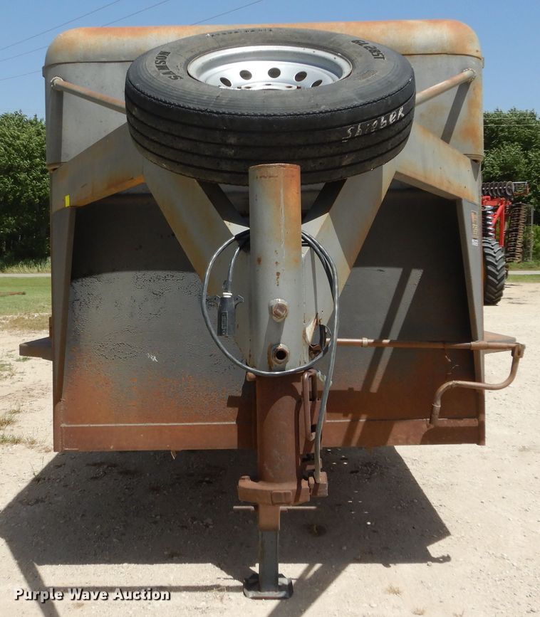 image for item HS9641 1993 WW livestock trailer