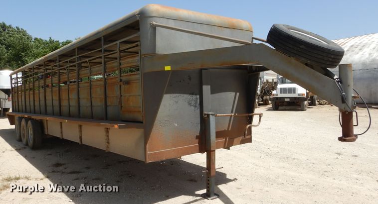 image for item HS9641 1993 WW livestock trailer