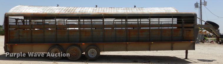 image for item HS9641 1993 WW livestock trailer