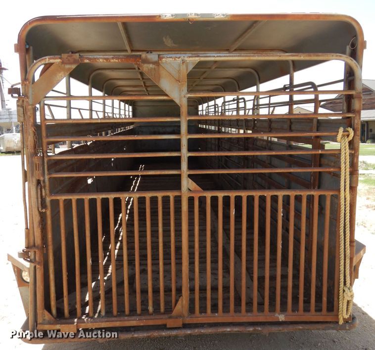 image for item HS9641 1993 WW livestock trailer