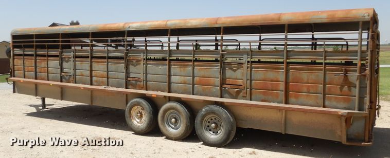 image for item HS9641 1993 WW livestock trailer