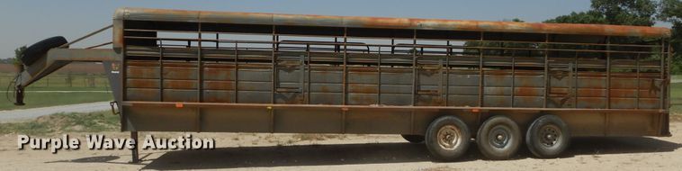 image for item HS9641 1993 WW livestock trailer
