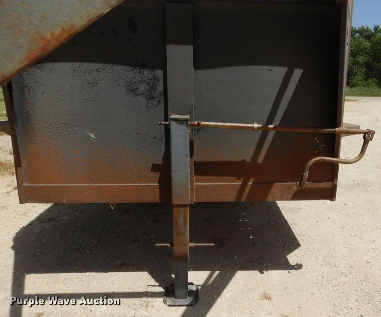 image for item HS9641 1993 WW livestock trailer