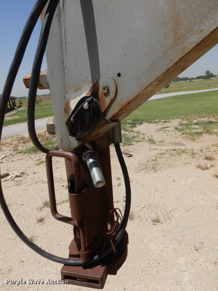 image for item HS9641 1993 WW livestock trailer