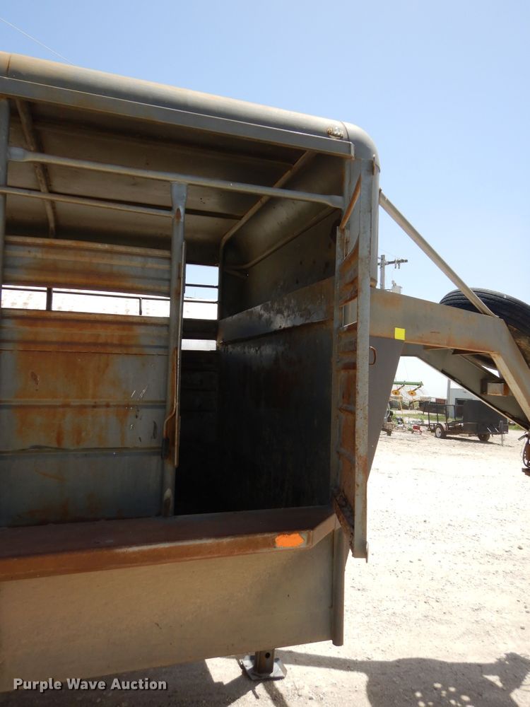 image for item HS9641 1993 WW livestock trailer