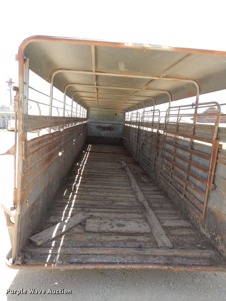 image for item HS9641 1993 WW livestock trailer