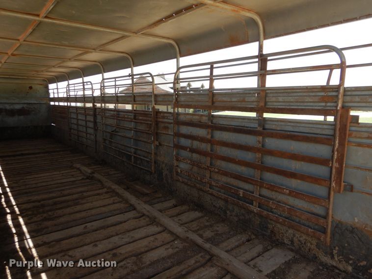 image for item HS9641 1993 WW livestock trailer