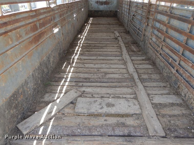 image for item HS9641 1993 WW livestock trailer