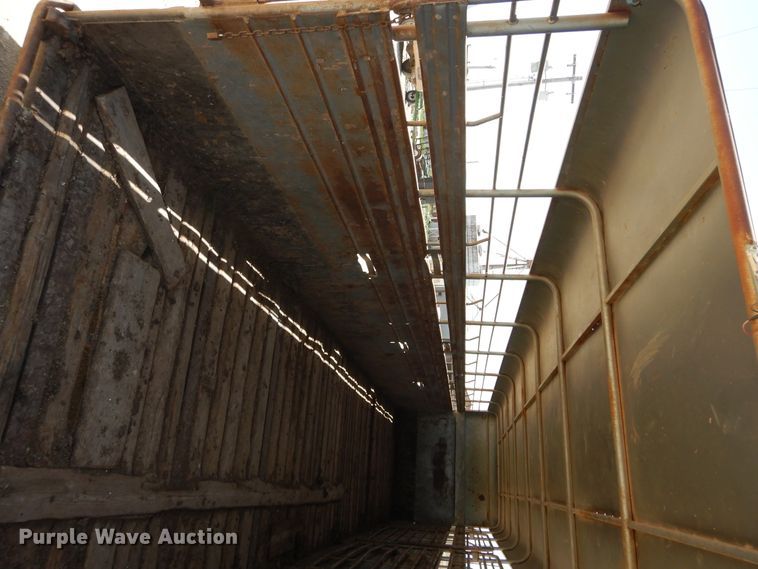 image for item HS9641 1993 WW livestock trailer