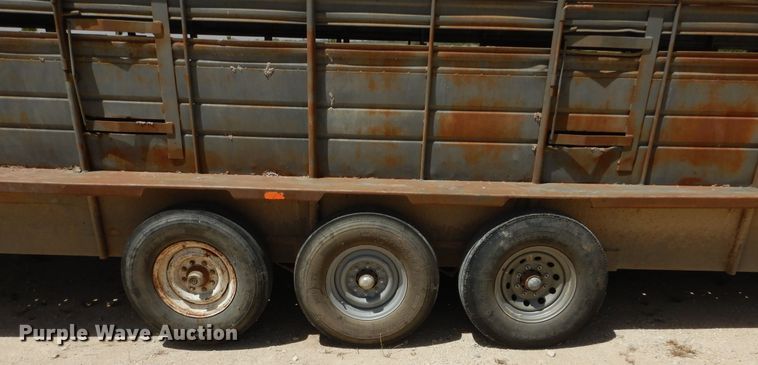 image for item HS9641 1993 WW livestock trailer