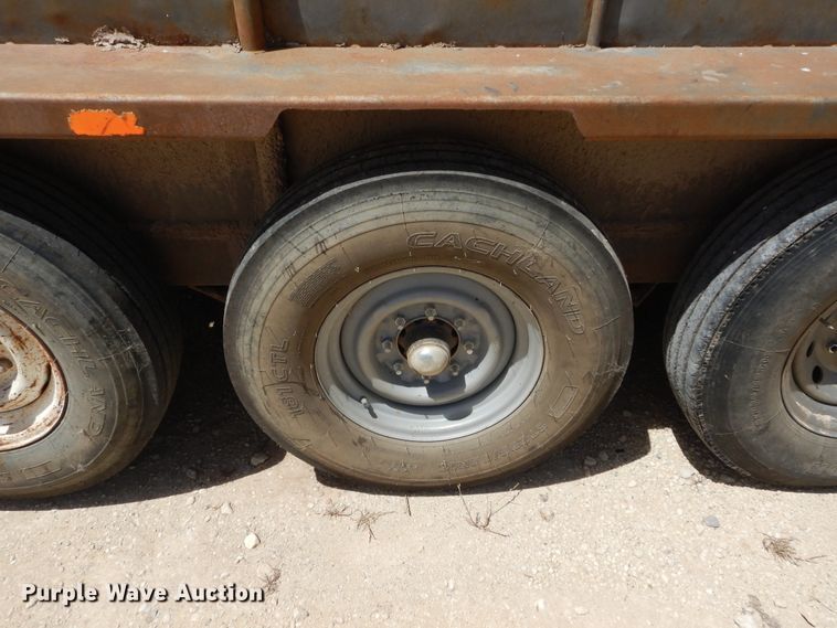 image for item HS9641 1993 WW livestock trailer