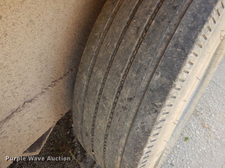 image for item HS9641 1993 WW livestock trailer