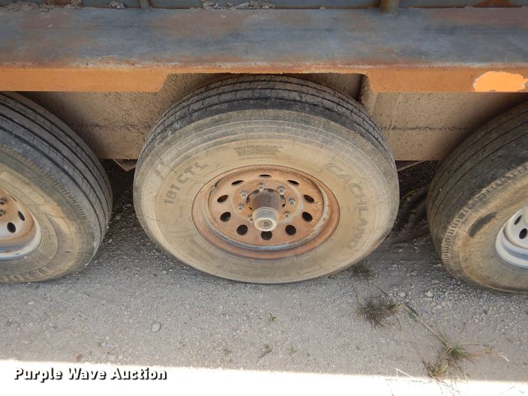 image for item HS9641 1993 WW livestock trailer