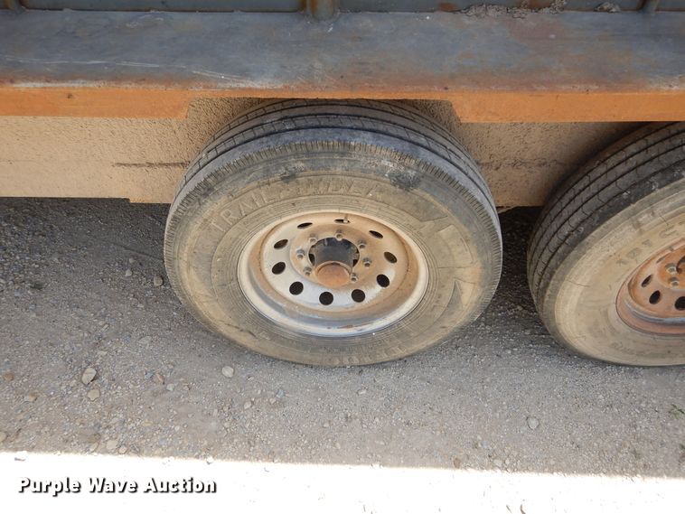 image for item HS9641 1993 WW livestock trailer