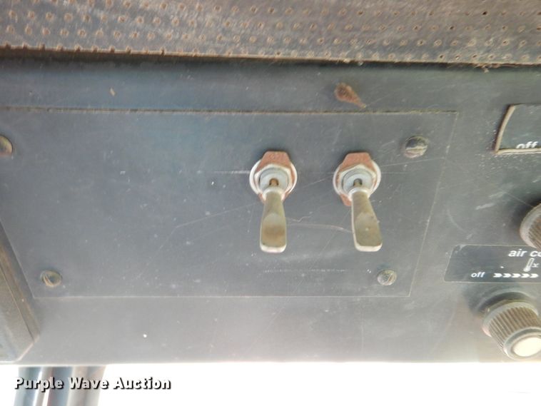 image for item HS9665 1977 Allis Chalmers AC7060  tractor