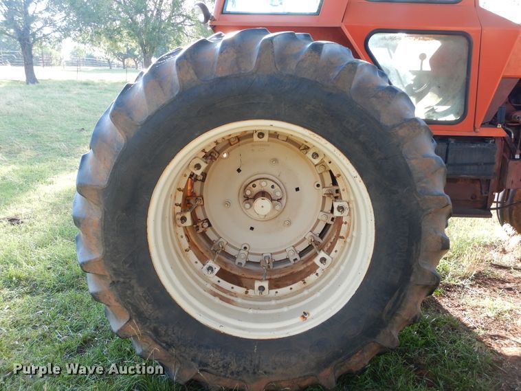 image for item HS9665 1977 Allis Chalmers AC7060  tractor