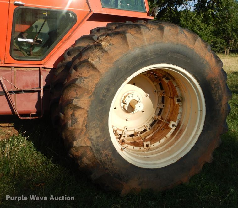 image for item HS9665 1977 Allis Chalmers AC7060  tractor