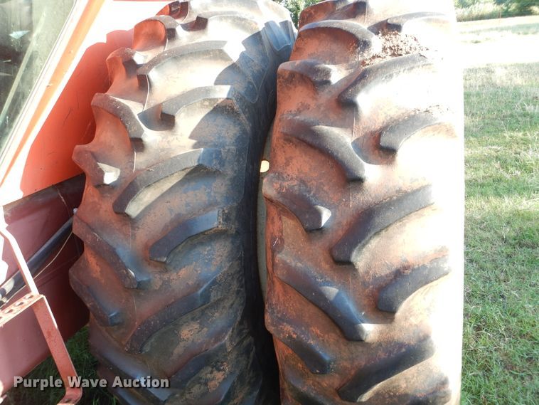 image for item HS9665 1977 Allis Chalmers AC7060  tractor