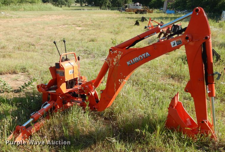 image for item HS9667 Kubota BT820 backhoe attachment
